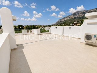 Flat in El Montgó. Exclusivo ático con solárium privado, piscina lagoon y diseño co