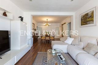 Rent Flat in La Petxina. Elegancia y amplitud en extramurs con parking