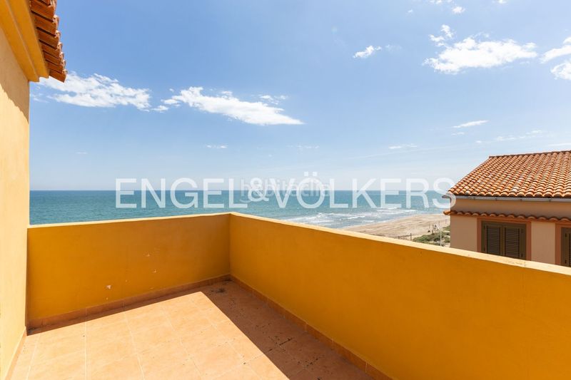 Foto d8b4eaee-70d7-4a04-afed-cc531ac71162. Casa amb calefacció aparcament a Mareny de Barraquetes Sueca