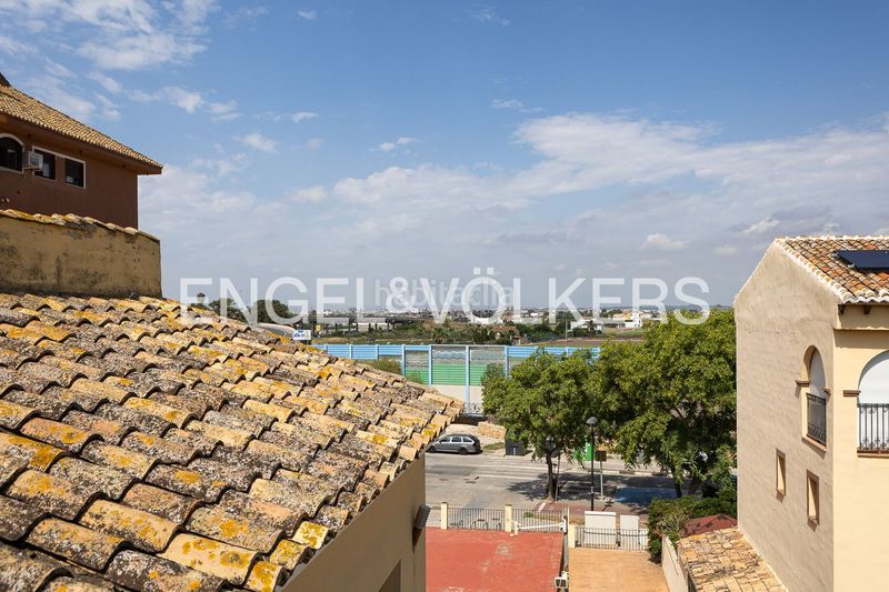 Foto 3819e605-faa3-4157-a230-d7e2ac21a586. Casa amb calefacció aparcament a Port Saplaya Alboraya