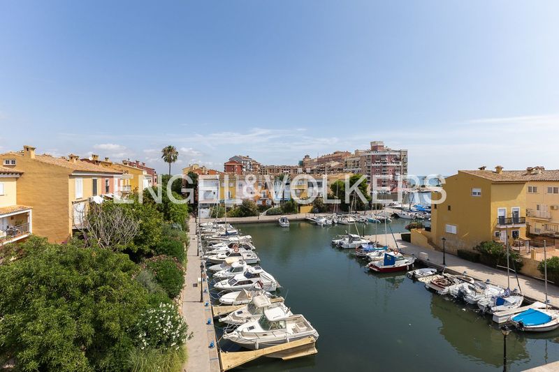 Foto a4836cdb-cc86-4726-8bf3-259aee262b0b. Casa amb calefacció aparcament a Port Saplaya Alboraya