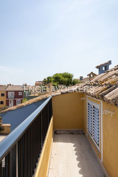 Foto d3938a73-fc7c-4af6-b40a-a5e97e9201f7. Casa amb calefacció aparcament a Port Saplaya Alboraya