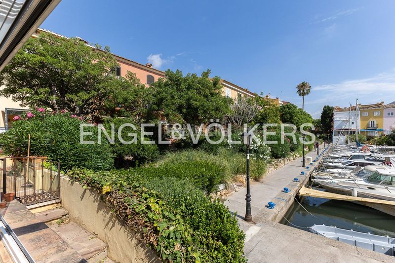 Foto f68b6858-3960-4c1e-97e7-f00b9bc37522. Casa amb calefacció aparcament a Port Saplaya Alboraya