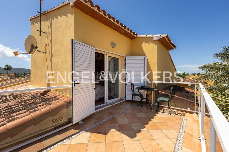 Foto 252611d0-2e52-4ac8-ab8b-1e41699aadb3. Casa amb calefacció aparcament piscina a Les Bassetes - El Marjal Dénia