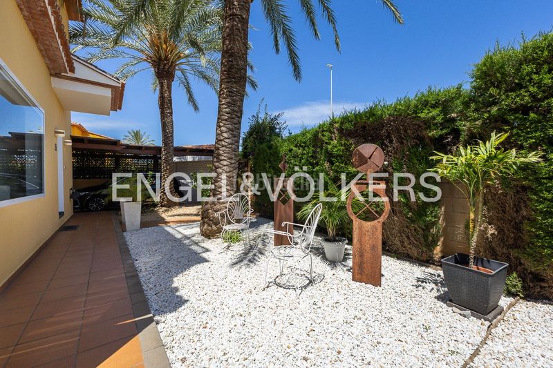 Foto 502c61ec-ded7-46fb-beb7-d5b49f5f1e21. Casa amb calefacció aparcament piscina a Les Bassetes - El Marjal Dénia