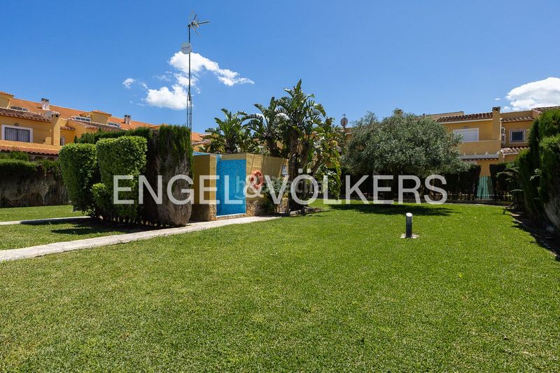 Foto 541e7fc4-f5c7-4466-83c8-c2270722e53d. Casa amb calefacció aparcament piscina a Les Bassetes - El Marjal Dénia