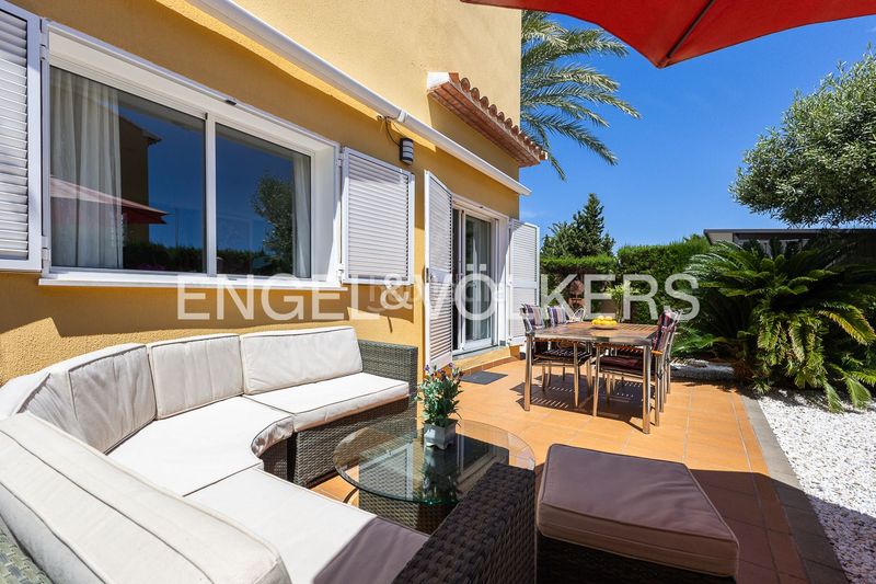 Foto 70015887-3f35-4f70-8bb1-18b8dbefe1f3. Casa amb calefacció aparcament piscina a Les Bassetes - El Marjal Dénia