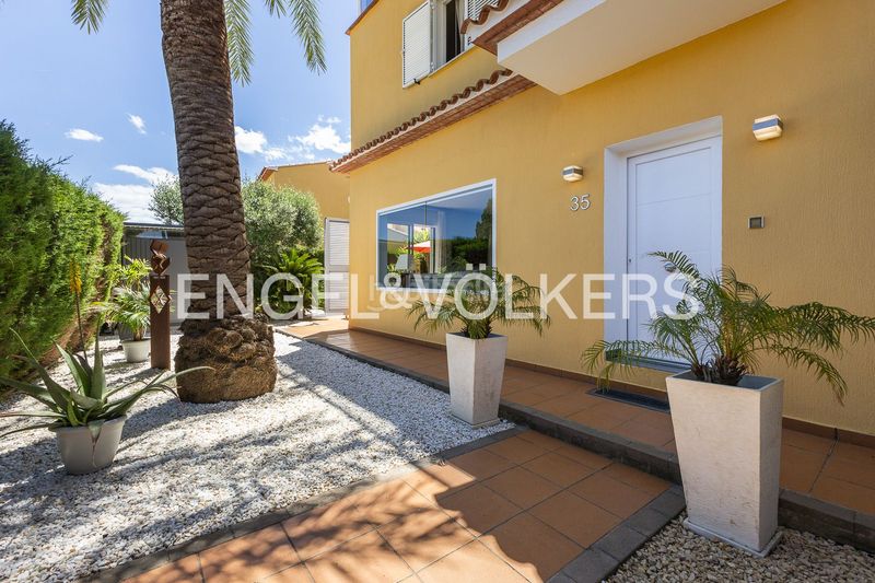 Foto 822d8a64-fb56-4b15-bd26-f1f29cb6b458. Casa amb calefacció aparcament piscina a Les Bassetes - El Marjal Dénia