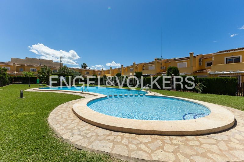 Foto 86ec5f02-0ff0-4db1-a5e4-e5fc101ce268. Casa amb calefacció aparcament piscina a Les Bassetes - El Marjal Dénia