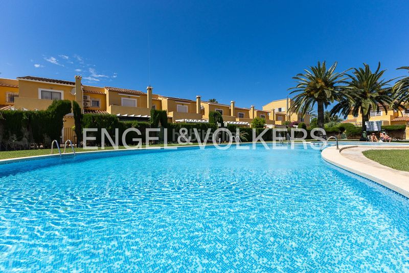 Foto 8886bcb8-d9f5-4366-815a-6ff9c7ad6210. Casa amb calefacció aparcament piscina a Les Bassetes - El Marjal Dénia