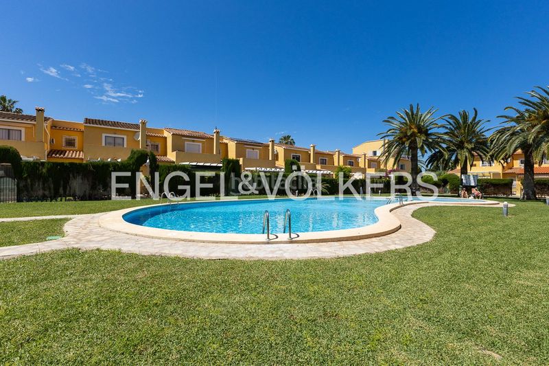 Foto 9fce3df2-ff5c-4ecc-84a6-aea2a4597734. Casa amb calefacció aparcament piscina a Les Bassetes - El Marjal Dénia