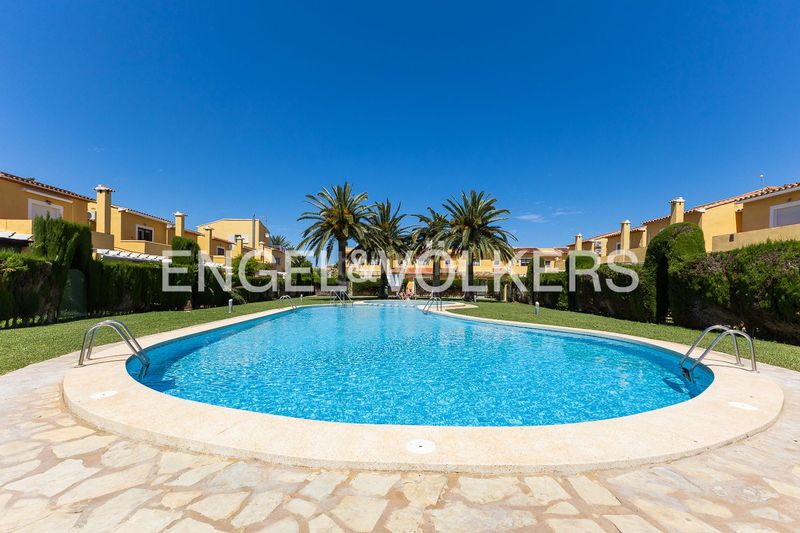 Foto b0a15210-3550-4153-9428-9ac6da6fb1e4. Casa amb calefacció aparcament piscina a Les Bassetes - El Marjal Dénia