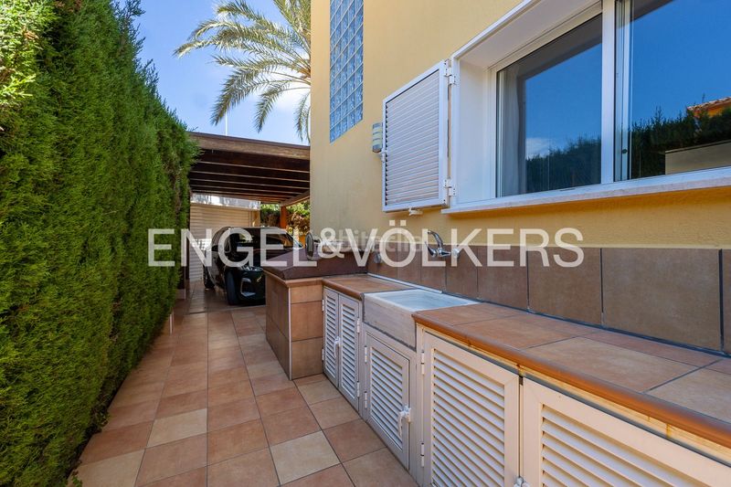Foto d0bcb6e6-f031-417f-9e7b-0048eb61267e. Casa amb calefacció aparcament piscina a Les Bassetes - El Marjal Dénia