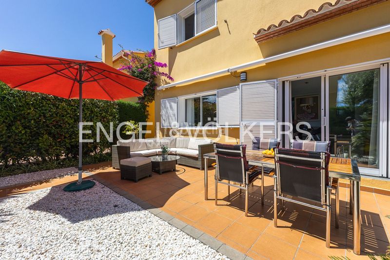 Foto f22e4024-6e73-4d7d-80d0-df2dc357ac8b. Casa amb calefacció aparcament piscina a Les Bassetes - El Marjal Dénia