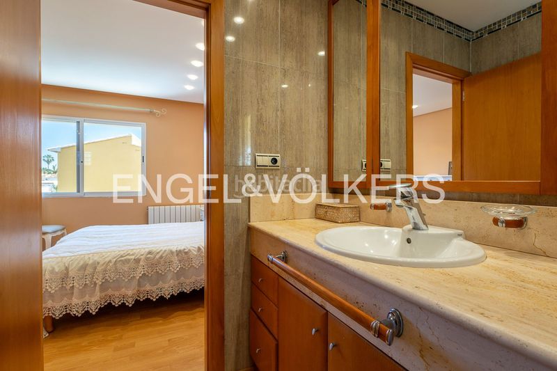 Foto fa95a8b5-6139-46f7-9aa8-cfcb2978fc6c. Casa amb calefacció aparcament piscina a Les Bassetes - El Marjal Dénia