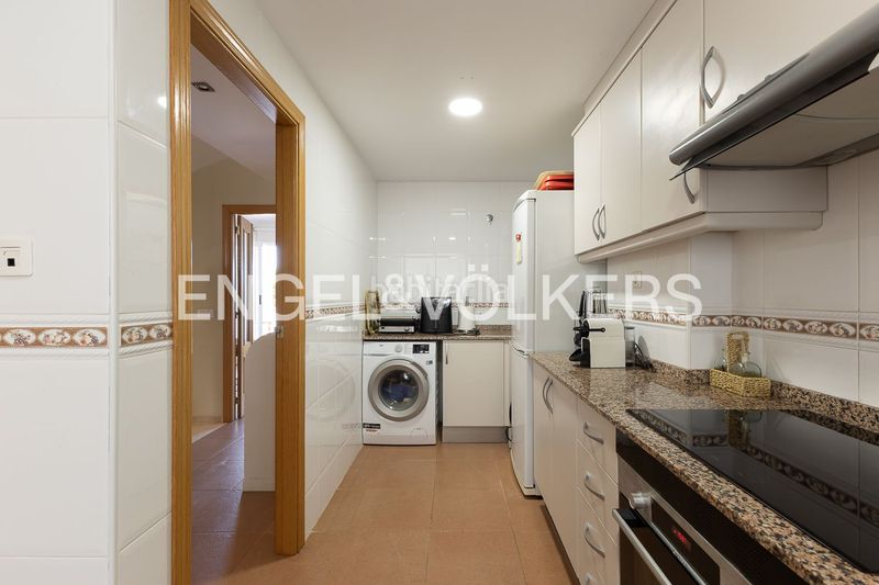 Foto 58ef8d43-2647-49bf-88b2-482494d2be08. Casa amb calefacció aparcament piscina a Casco Urbano Náquera