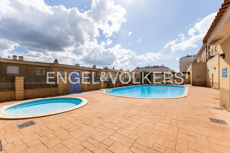 Foto 6a20b245-e0c8-4f8e-a893-ef4d767aa32b. Casa amb calefacció aparcament piscina a Casco Urbano Náquera