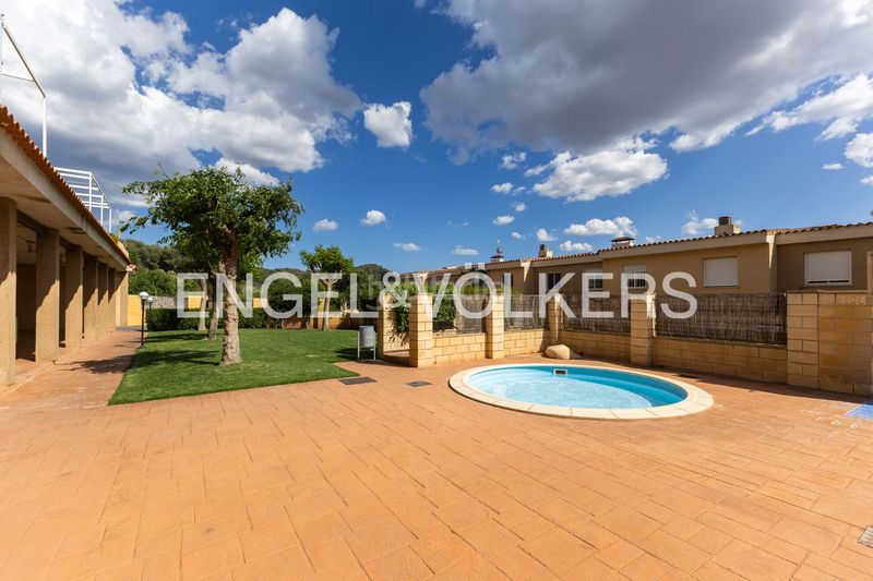 Foto d3f497fe-4c61-48a1-9b33-aab1eba6d955. Casa amb calefacció aparcament piscina a Casco Urbano Náquera