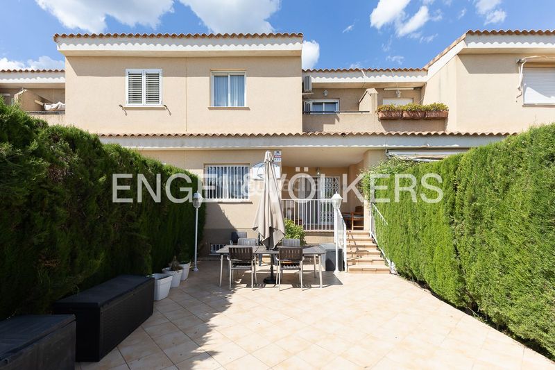 Foto d9de6725-b586-49c6-ada6-a268e4c77e9c. Casa amb calefacció aparcament piscina a Casco Urbano Náquera