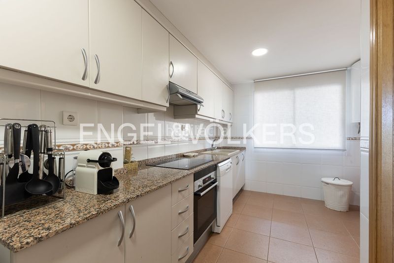 Foto f5635525-784b-4f0d-a769-76d5f035ba40. Casa amb calefacció aparcament piscina a Casco Urbano Náquera