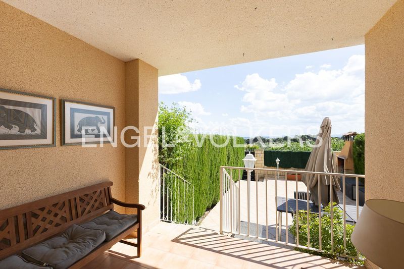 Foto f66f7c81-4a3b-4251-bcd5-28418f6a250a. Casa amb calefacció aparcament piscina a Casco Urbano Náquera