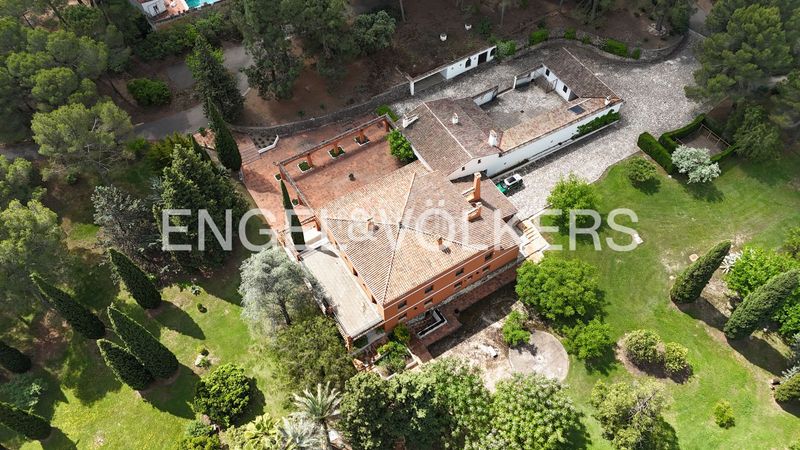 Foto c4209a90-107f-43e5-9972-f2fcd9615e25. Casa amb calefacció aparcament piscina a Centro Ontinyent