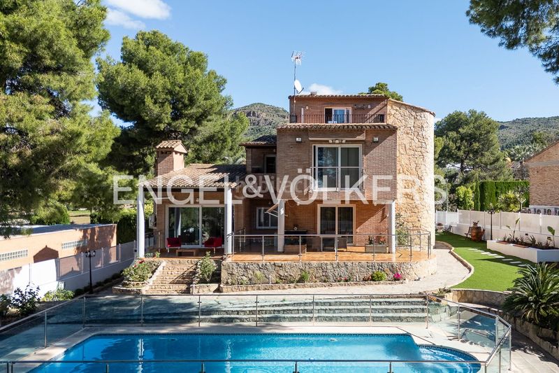 Foto 5d98147f-520a-4759-a642-f906d190aeca. Casa amb calefacció aparcament piscina a Alfinach - Monasterios Puçol