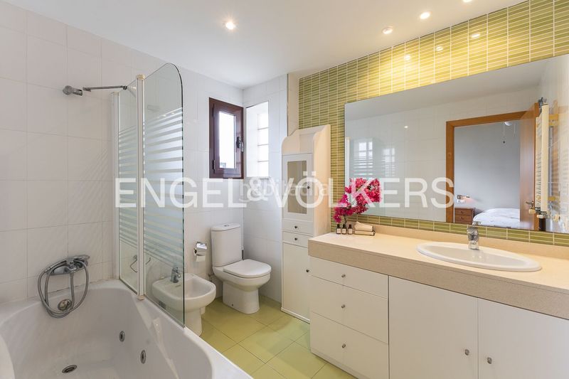 Foto 55a76acc-fda2-45c5-9dd0-ba246a50ea70. Casa amb calefacció aparcament piscina a Alfinach - Monasterios Puçol