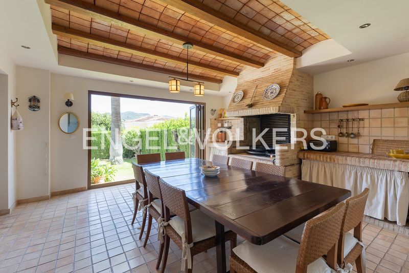Foto c7995a23-9dff-4d3a-8986-a3ab51be5aeb. Casa amb calefacció aparcament piscina a Alfinach - Monasterios Puçol