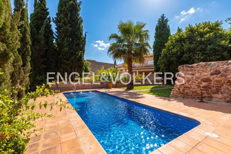 Foto f73c6c1a-a136-45dd-a6e1-30b924b81970. Casa amb calefacció aparcament piscina a Faura