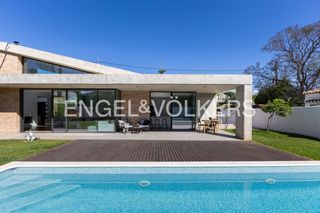 Casa in El Carme-Sant Agustí-Bonavista. Minimalismo, diseño y confort en la eliana