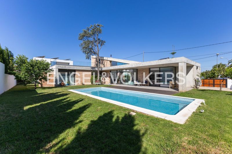 Foto c635d829-284f-4863-9a06-ce20e42fbcb5. Casa amb calefacció aparcament piscina a El Carme-Sant Agustí-Bonavista Eliana (l´)