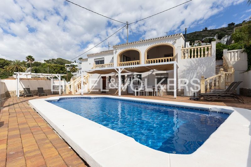 Foto d4441d34-0610-4d92-9640-dd6293a67976. Casa amb calefacció aparcament piscina a Puerto Xàbia