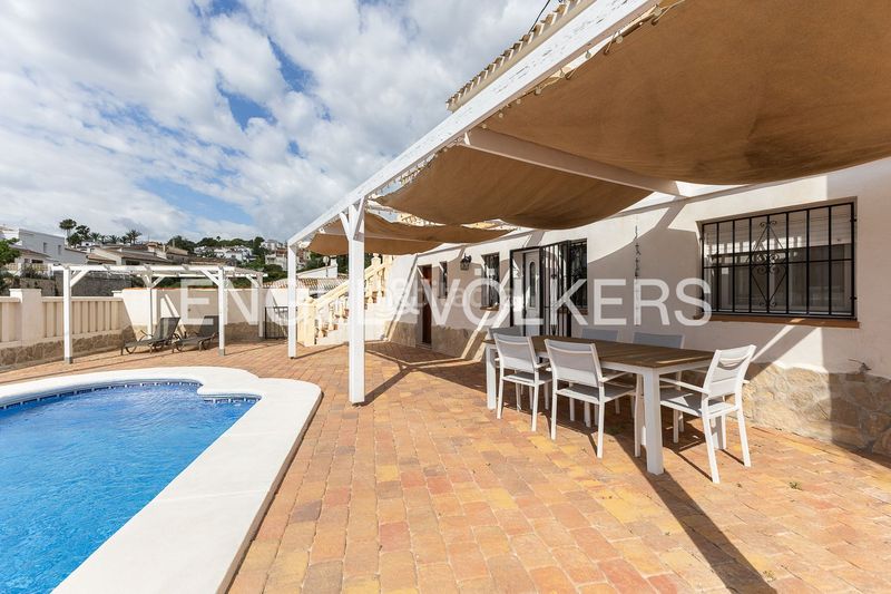 Foto db16f95e-2b0f-4927-adc9-575df5420433. Casa amb calefacció aparcament piscina a Puerto Xàbia
