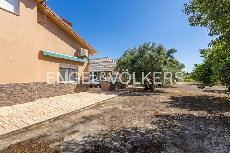 Foto b789af2c-bedc-4206-8f28-f73e2a1d6e3e. Casa amb calefacció aparcament piscina a Enguera