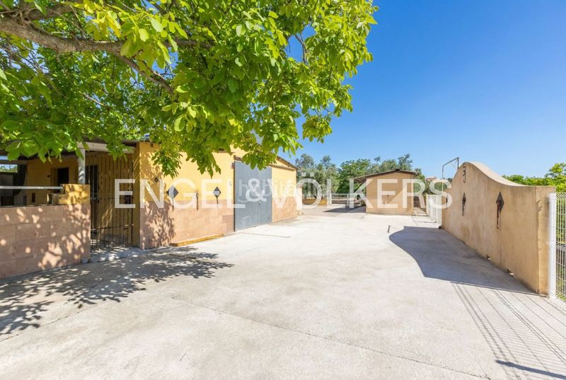 Foto bb6010ef-8241-4e39-bb97-427342c0b0e9. Casa amb calefacció aparcament piscina a Enguera