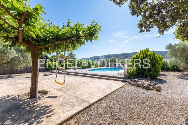 Foto bc659590-9d4e-4e7e-b9a3-5b4019737a9d. Casa amb calefacció aparcament piscina a Enguera