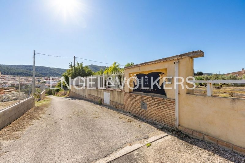 Foto cebe0bcb-3861-43aa-8164-f2f5f8f98ce8. Casa amb calefacció aparcament piscina a Enguera