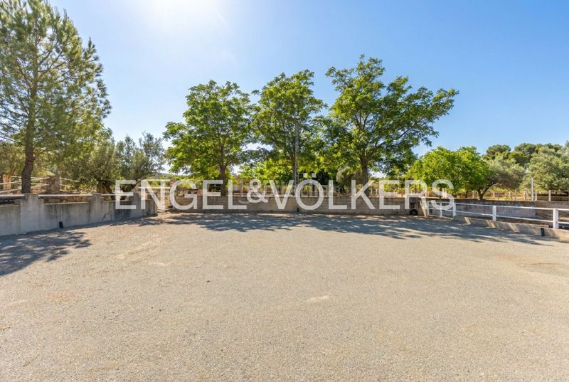 Foto d95807d1-fcb8-4894-a60e-966d5ee773ee. Casa amb calefacció aparcament piscina a Enguera