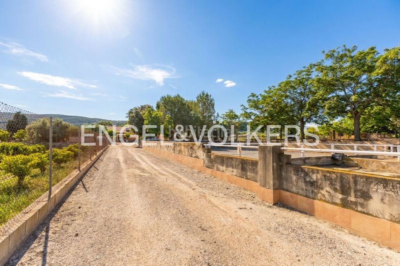 Foto f2f762fc-50a1-4ec7-bc4d-f57955d2fea9. Casa amb calefacció aparcament piscina a Enguera
