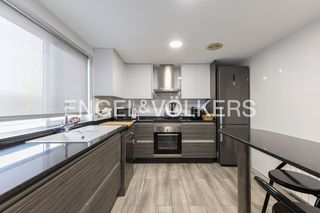 Maison à Carlet. Elegancia, amplitud y ubicación privilegiada el adosado perfecto
