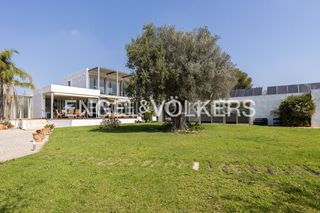 House in Olocau. Casa fantástica con jardín de 4.000 m2 y piscina
