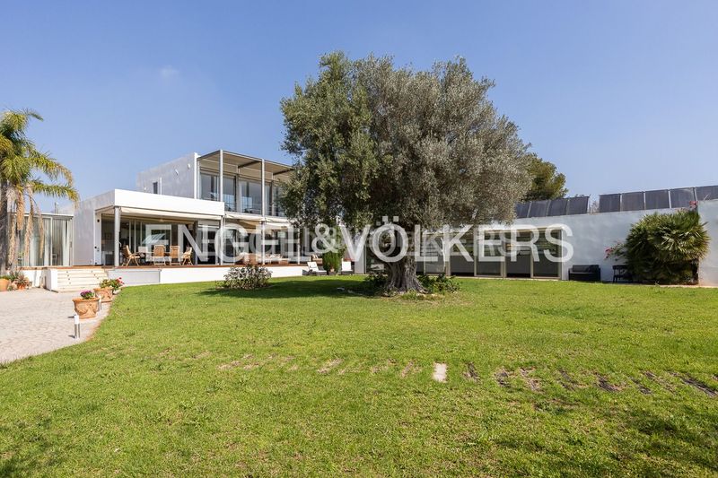 Foto ed8da4da-fe9b-45e9-9019-6b92016dd811. Casa amb calefacció aparcament piscina a Olocau