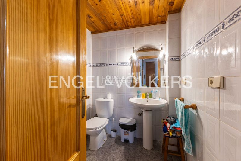 Foto 5db95533-3418-4fc7-94b2-5d886dc2d3c2. Casa amb calefacció aparcament piscina a Centro Chiva