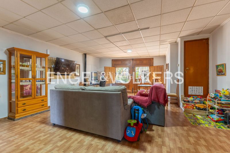 Foto f2286e40-7fd4-4b31-b954-f5e5f7f2ce6f. Casa adossada amb calefacció aparcament piscina a Chiva