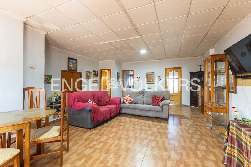 Foto f4df72fe-3910-4bbc-9680-c6e5221ca806. Casa amb calefacció aparcament piscina a Centro Chiva