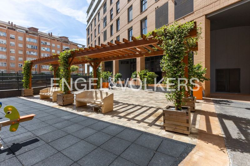 Foto a37ddebe-c8c6-4d44-95d9-507d6b099be2. Pis amb calefacció aparcament piscina a Penya-Roja - Avda. Francia Valencia
