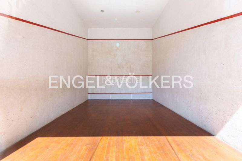Foto d2b79fb5-502e-4ef3-b5a9-ad45abb15e8b. Pis amb calefacció aparcament piscina a Penya-Roja - Avda. Francia Valencia