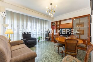 Pis a Nou Moles. Vivienda en ciudad administrativa