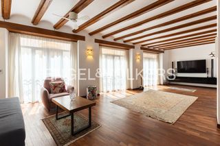 Appartamento  C/ de sta. teresa. Vivienda con techos altos y carácter único